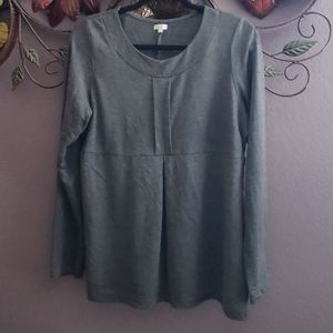 Long sleeve grey shirt